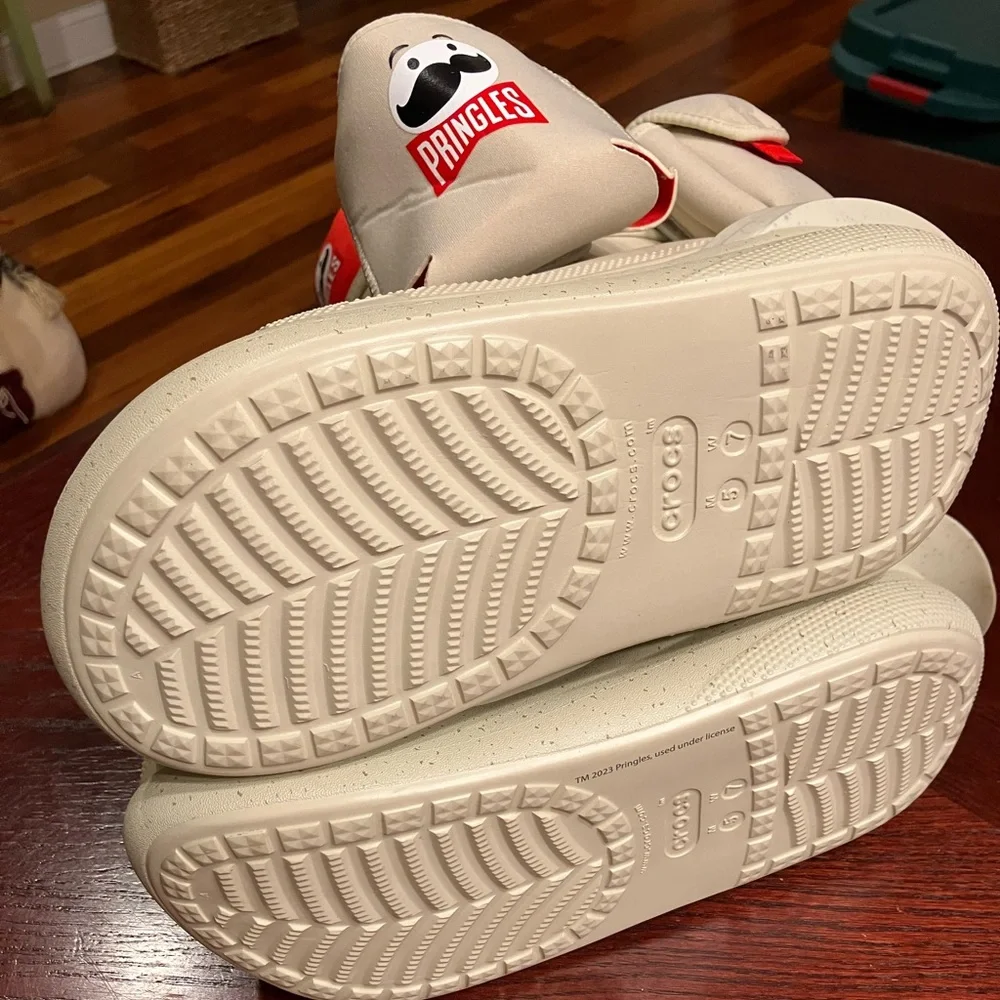 Limited edition Pringles Crocs boots - Picture 3 of 11